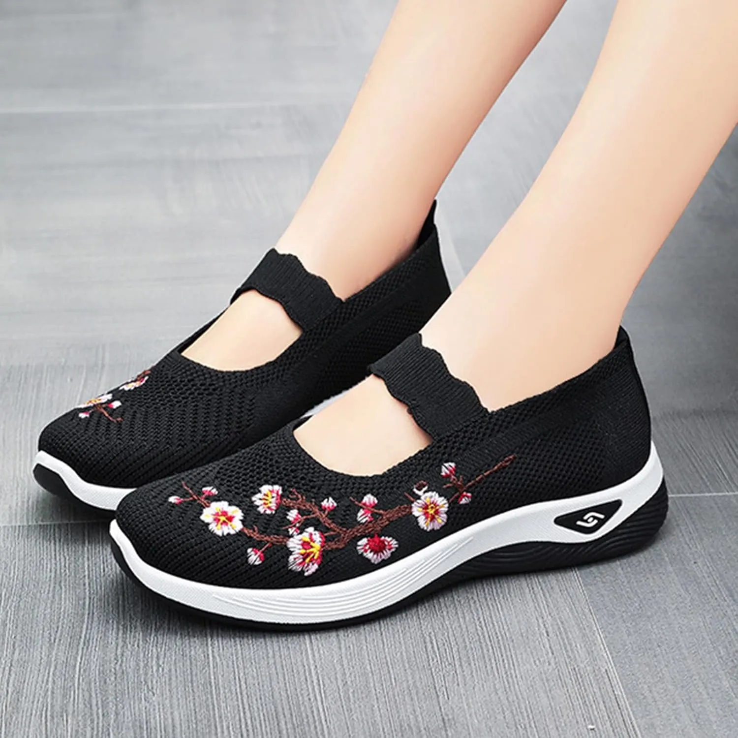 Women's Flats Shoes National Style Embroidered Flower Slip On Mesh Breathable Casual Loafers Comfortable Soft Woman Shoes Casual Heel with Arch Support